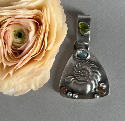 Hammered Shell with Peridot & Aquamarine
