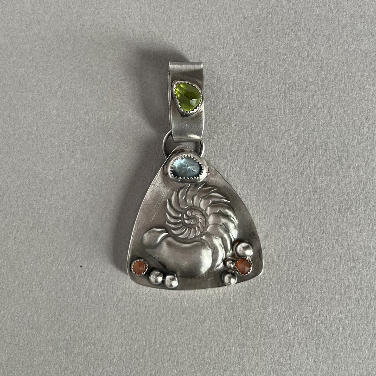 Hammered Shell with Peridot & Aquamarine